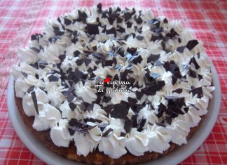 Torta golosa al caffè con panna e nutella