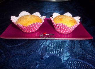Muffin al cocco, yogurt e gocce di cioccolato