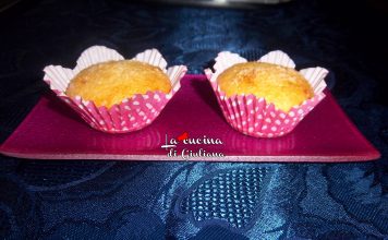 Muffin al cocco, yogurt e gocce di cioccolato