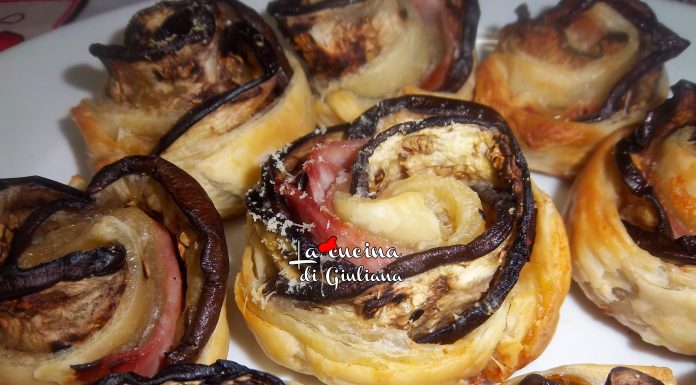 Rose di pasta sfoglia con melanzane