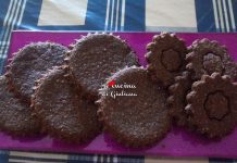 Biscotti con fiocchi d’avena,cacao e mandorle