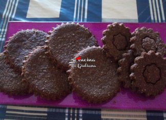Biscotti con fiocchi d’avena,cacao e mandorle