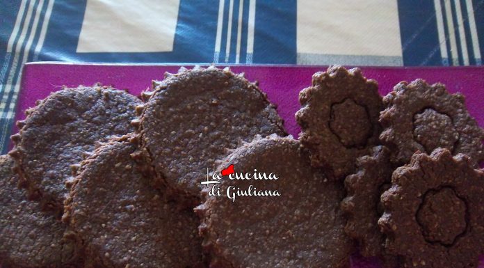Biscotti con fiocchi d’avena,cacao e mandorle