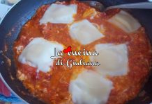 Uova con pomodori freschi e fontina