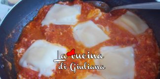 Uova con pomodori freschi e fontina