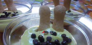 Coppa golosa con crema pasticcera,caramello e gocce di cioccolato