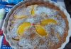 Clafoutis con pesche sciroppate