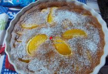 Clafoutis con pesche sciroppate