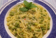 Pasta e patate con piselli e menta fresca