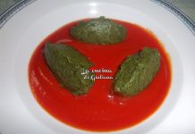 Quenelle di ricotta light e spinaci al pomodoro.
