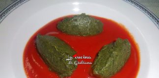 Quenelle di ricotta light e spinaci al pomodoro.